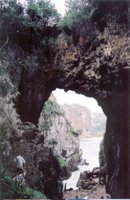 Knysna_stone_arch.jpg